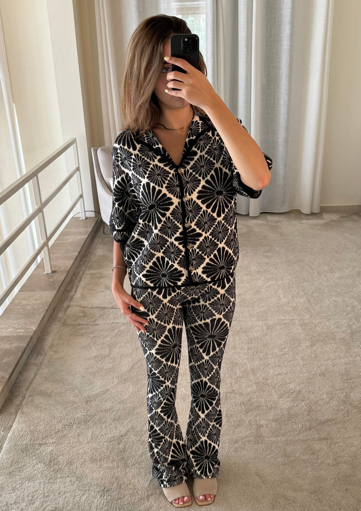 Monochrome Breeze Flare Ensemble