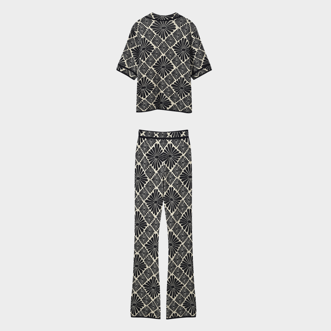 Monochrome Breeze Flare Ensemble